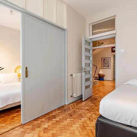 Unique Modernist Duplex & Parking *