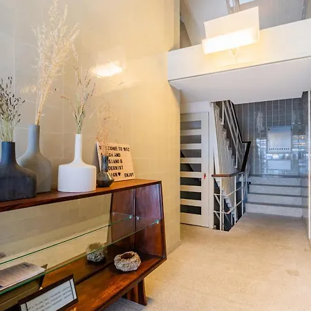 Unique Modernist Duplex Apartment&parking Appartement