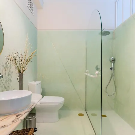 Unique Modernist Duplex & Parking 포르투