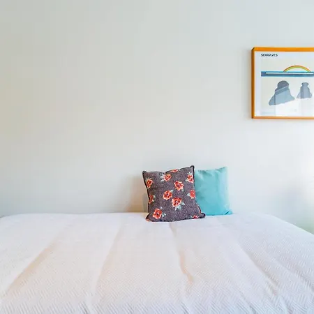 Unique Modernist Duplex & Parking 아파트 포르투