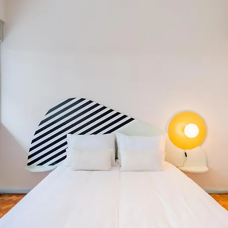 Unique Modernist Duplex & Parking * 포르투