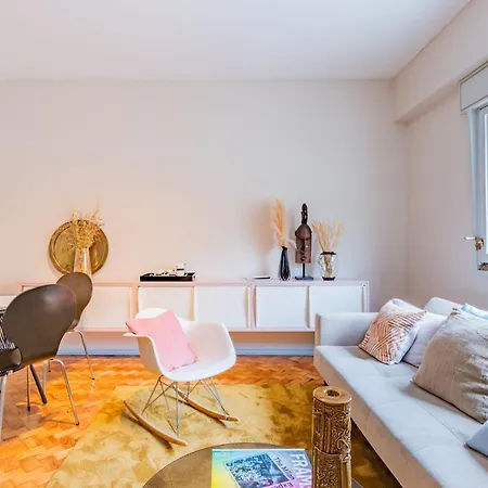 Unique Modernist Duplex Apartment&parking Appartement
