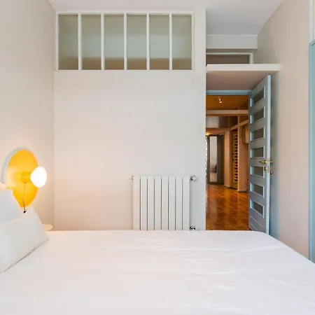 公寓 Unique Modernist Duplex & Parking