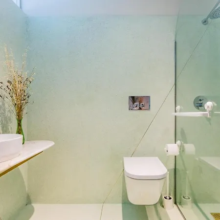 Unique Modernist Duplex & Parking 公寓