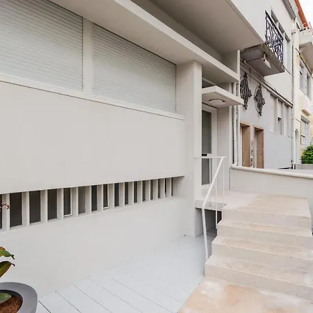 Unique Modernist Duplex & Parking Apartment Porto