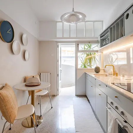 Unique Modernist Duplex & Parking 아파트 포르투