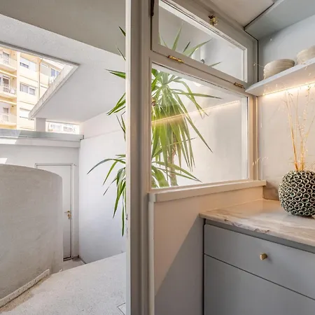 Unique Modernist Duplex & Parking פורטו