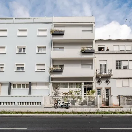 Unique Modernist Duplex & Parking פורטו