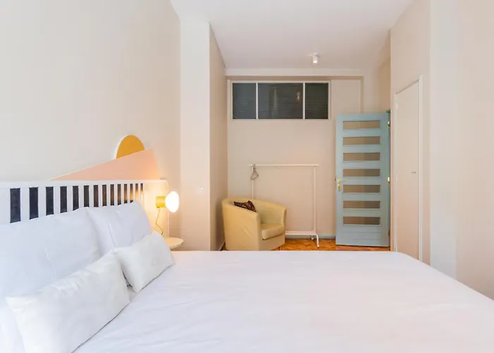 Unique Modernist Duplex & Parking פורטו