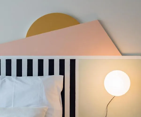 Unique Modernist Duplex & Parking דירה פורטו