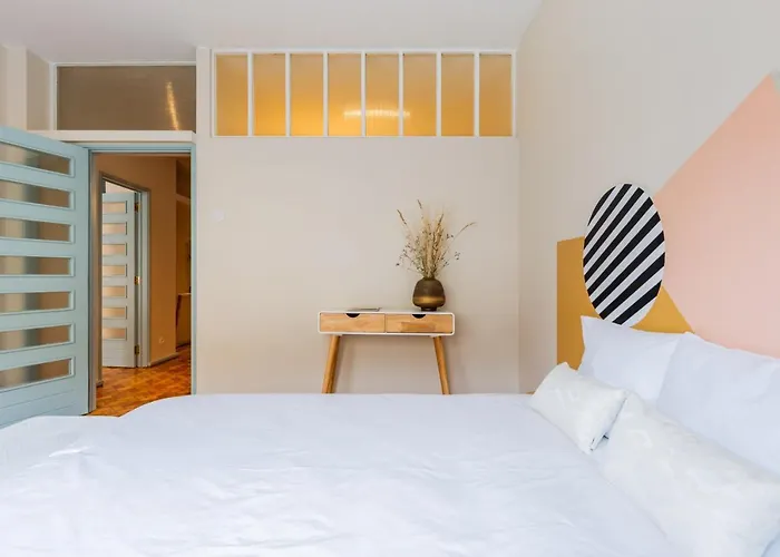 Unique Modernist Duplex & Parking * פורטו