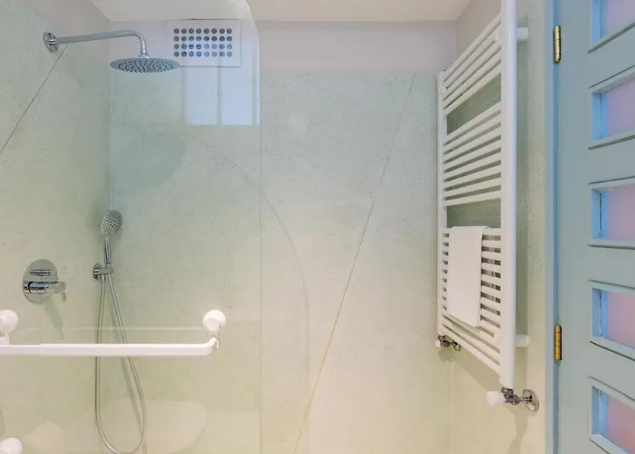 Unique Modernist Duplex & Parking