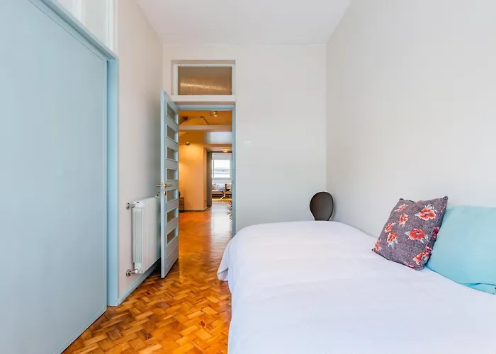 Unique Modernist Duplex & Parking Apartamento *