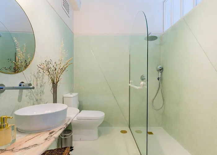 Unique Modernist Duplex & Parking Oporto