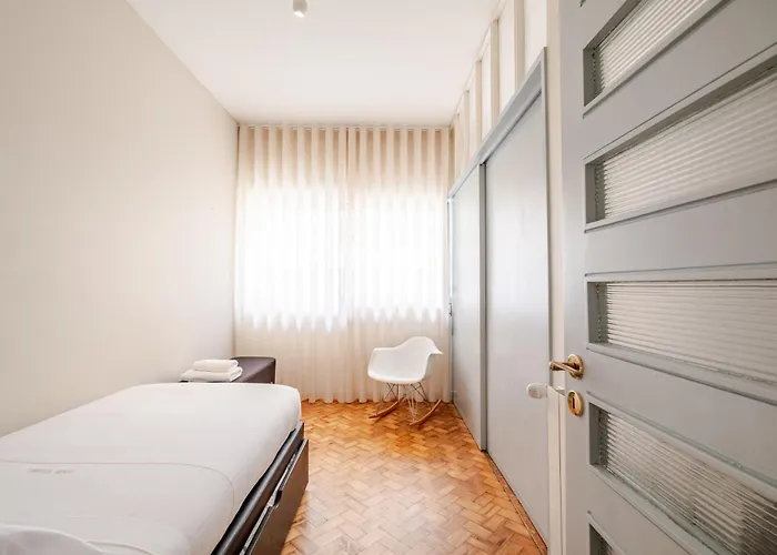 Unique Modernist Duplex & Parking * Oporto