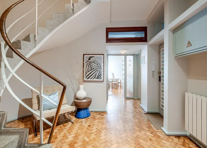 Unique Modernist Duplex & Parking Apartment