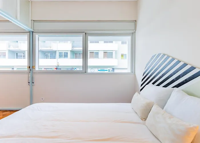 Unique Modernist Duplex & Parking Lejlighed *