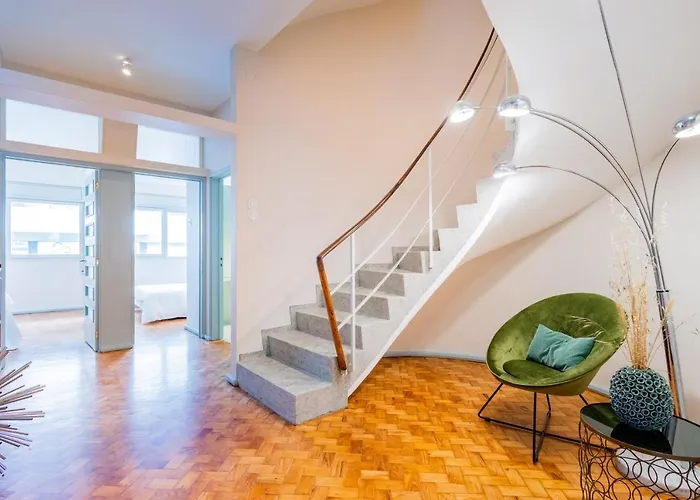 Unique Modernist Duplex & Parking *